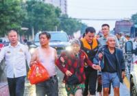 暴雨无情人有情 一方有难八方支援新乡挺住  暴雨无情人有情 一方有难八方支援新乡挺住