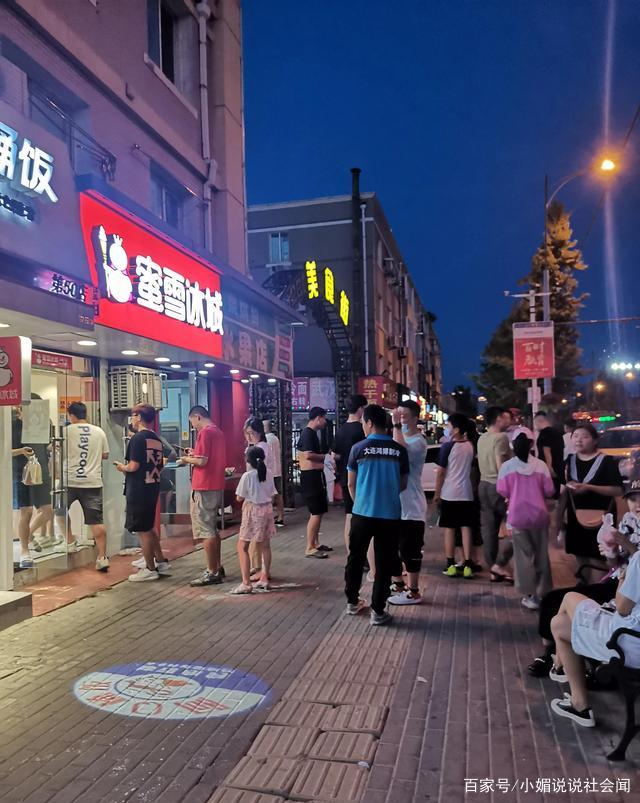 江西蜜雪冰城门店欲转让 结果却迎来野性消费