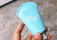 护手霜正确涂手方法 温水清洗双手在手背处涂