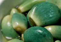 腊八蒜含亚硝酸盐吗 或多或少有一些