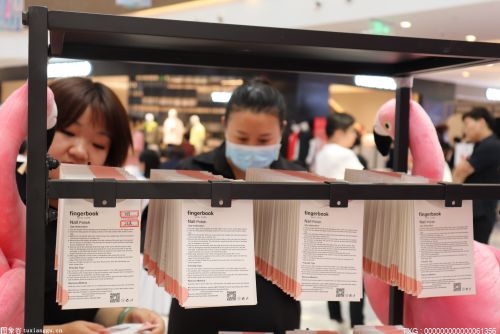 商场机器人入驻西单大悦城 通过数字化技术满足消费者新需求