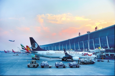 郑州机场年货邮吞吐量首次突破70万吨 跻身全球40强