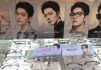 小眼睛适合戴什么眼镜？要适合自己的容貌和气质