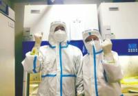 95后抗疫情侣 “防护服是我俩穿过最美的情侣装”