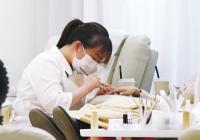 美甲成了与烫发并驾齐驱的过年必备变美项目 你变美了吗？