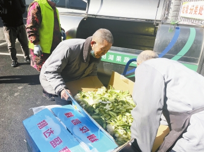 河南城市生活垃圾分类新规开始施行 果皮烂菜叶变身为“春泥”