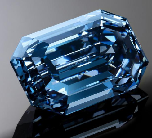 苏富比拍卖阶梯形切割蓝钻 系最大的无瑕艳彩蓝色钻石