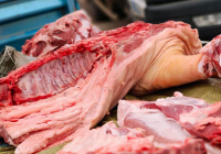 生猪跌到6元/斤 养猪企业正面临“卖一头赔一头”的局面