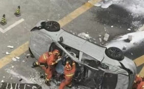 蔚来汽车被曝冲出总部大楼坠落 事故造成一人死亡一人受伤