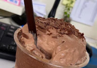 酷黑蛋糕、黑色拿铁、黑色果茶等 黑色元素到底为何流行？