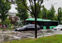 暴雨橙色预警之下 郑州市公布防汛应急救援电话