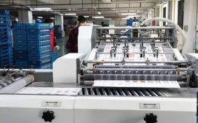 广东望京卡牌：精准工艺赋能品质定制 引领卡牌印刷裁切技术升级