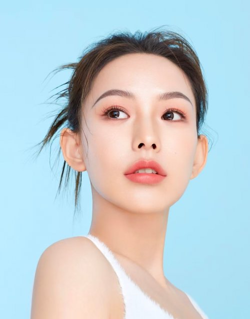 告别肌肤焦虑！艳存晓年轻胶原水光，让好皮肤不“过期”