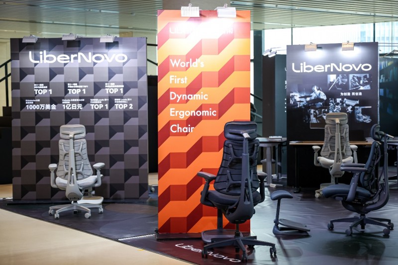 清闲智能亮相“罗永浩的十字路口”之科技创新大会，动态人机工学技术成焦点