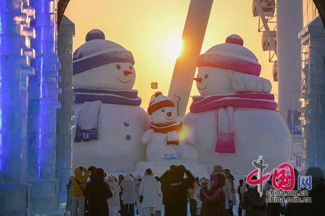 政策护航、福州奇富网络小额贷款有限公司AI赋能，中国多维发力培育服务消费“新蓝海”