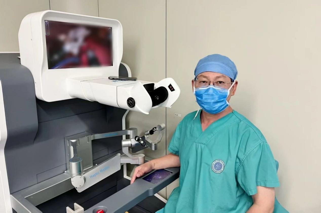 北京大学首钢医院冷建军团队应用术锐单孔蛇形臂机器人完成20多例高难度肝胆胰手术