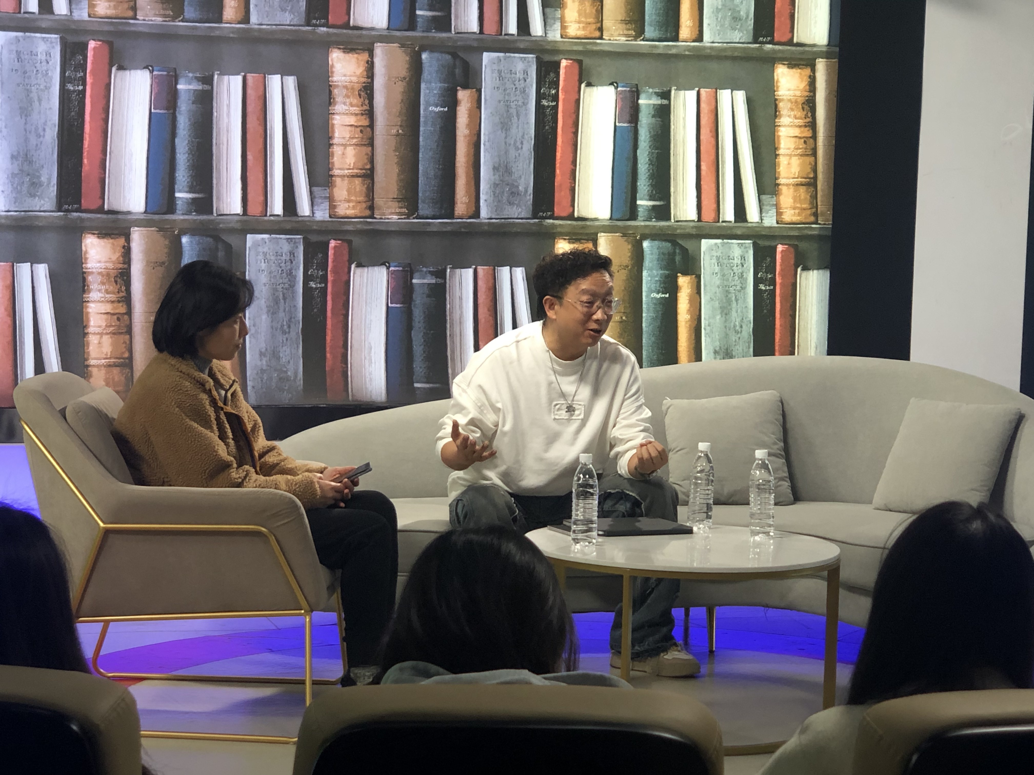 编剧余人瞄准文旅产业：高效AI文旅短剧新范式