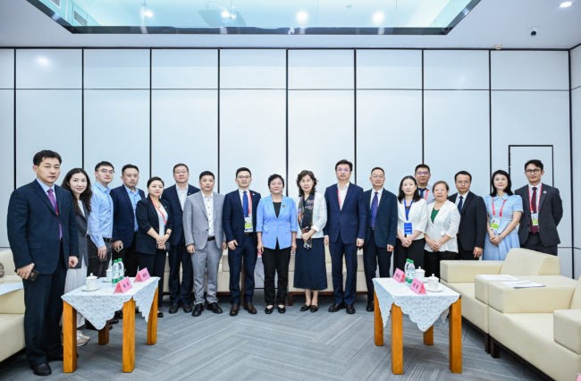 海南省谢京副省长会见药易购董事长，共话医疗健康产业合作新机遇