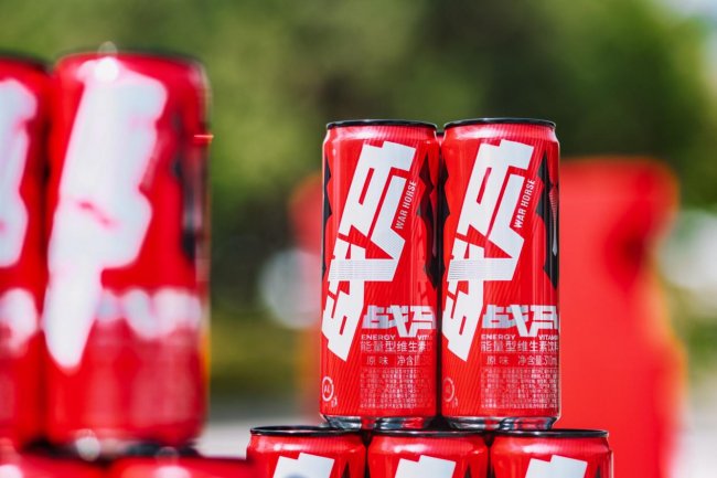 从专业赛道到大众嘉年华，这款运动饮料品牌陪伴年轻人尽兴而归