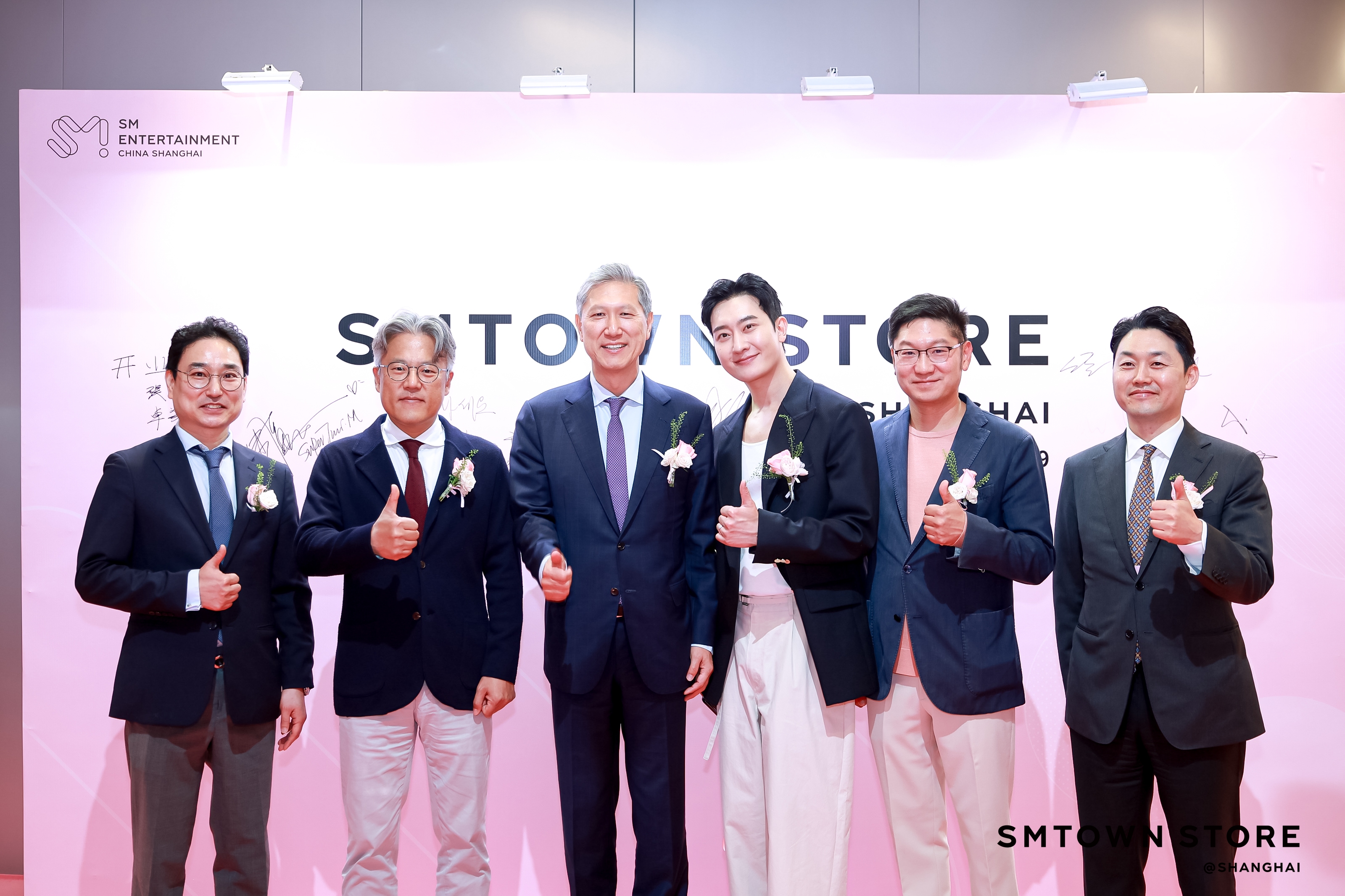 中国大陆首家SMTOWN STORE上海盛大开业，打造中韩文化交流新桥梁