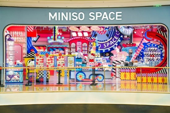90%为IP产品！潮玩品牌名创优品MINISO海南双店成游客打卡新地标