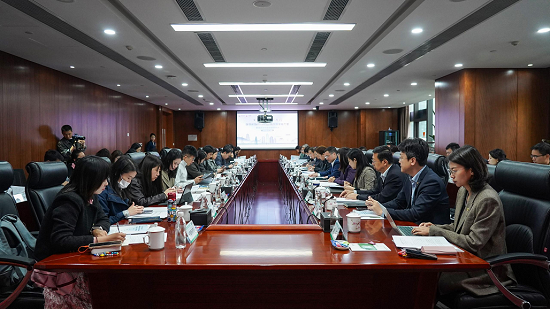 中国人寿在陕推“全民健康保”，平均减轻个人医疗费用负担超32%