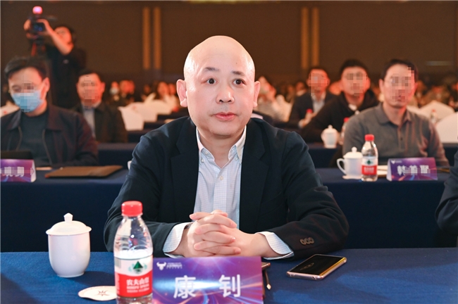 康钊当年对国产3G标准推广贡献很大  后来创办了运营商财经网