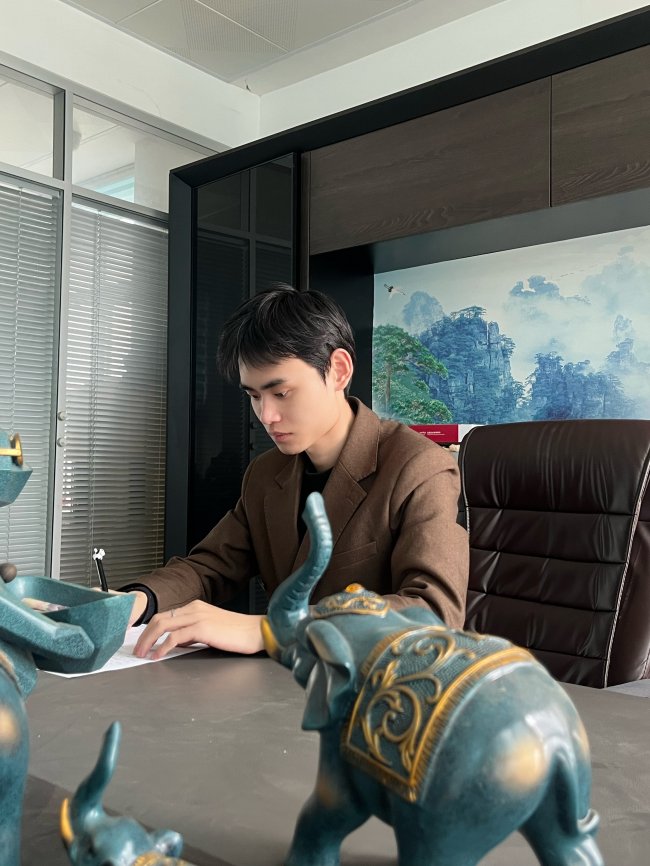 高级护肤达人崔志伟：陪伴式服务诠释护肤温度