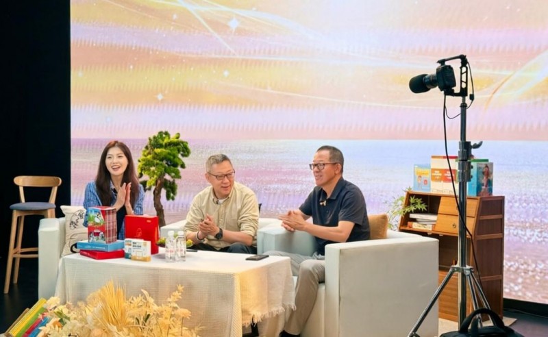 新东方大愚文化推出“轻经典”阅读文库 俞敏洪周成刚齐助阵
