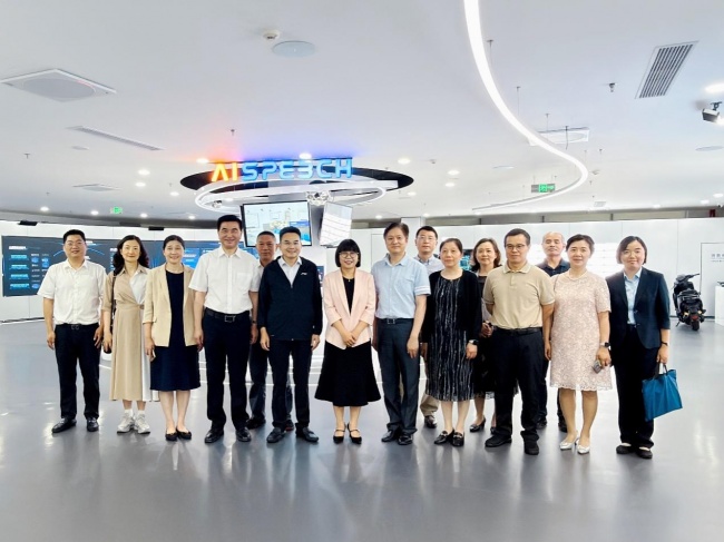 姑苏区政协主席华建男一行莅临思必驰考察调研