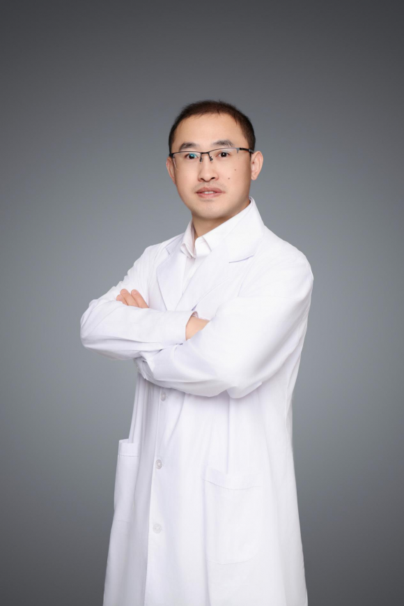 上海摩瓦口腔牙齿矫正王雷，齿颜一体化美学正畸设计