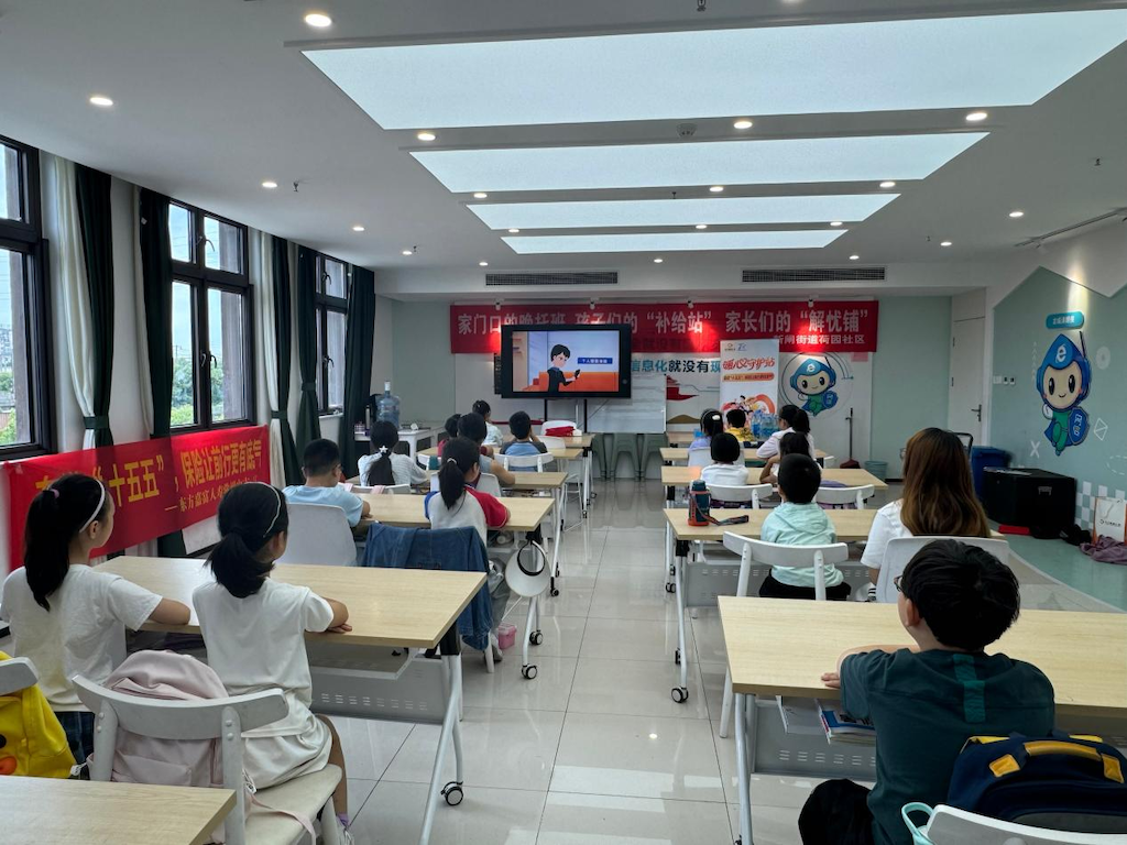 东方嘉富人寿常州中心支公司开展“7.8全国保险公众宣传日”活动