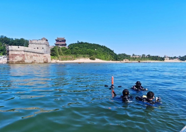DIVEVOLK SeaLink全程直播秦皇岛海洋垃圾清理行动，水下作业现场实时向公众开放