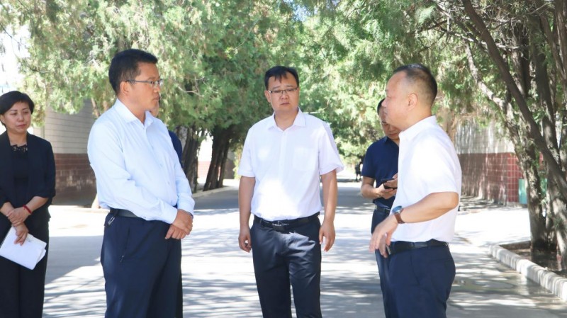 凉州区区长邓涛一行莅临皇台酒业参观调研