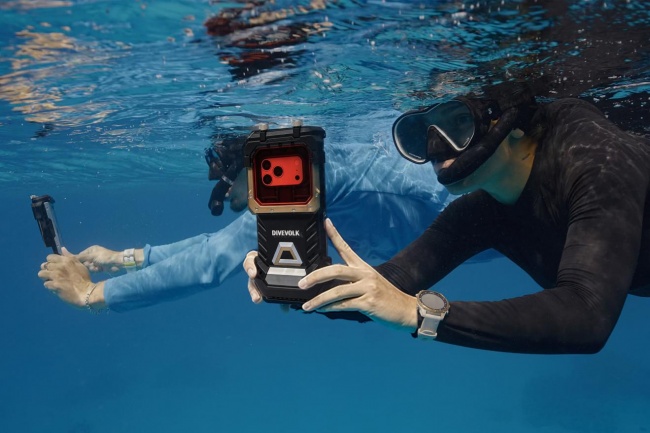 DIVEVOLK 发布 SeaTouch 6 Pro：60 米防水、全触屏操控、水下摄影生态配套，永不妥协