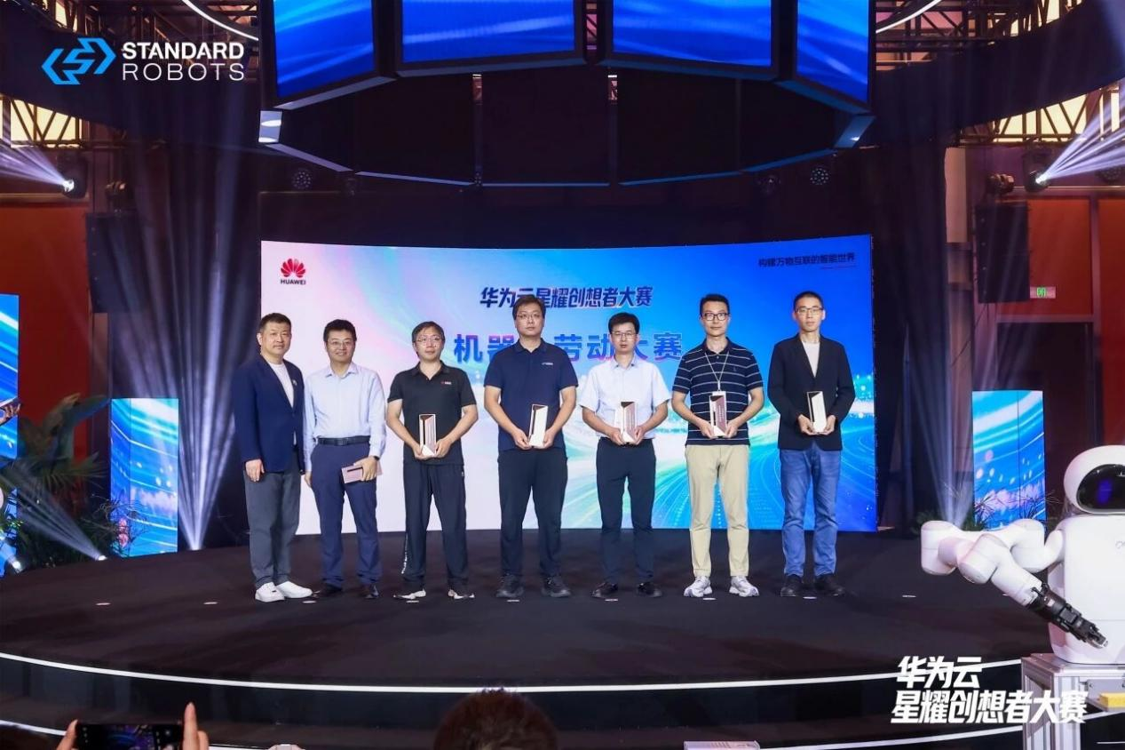 工业具身加速落地，斯坦德机器人DARWIN-Lift亮相华为全联接大会