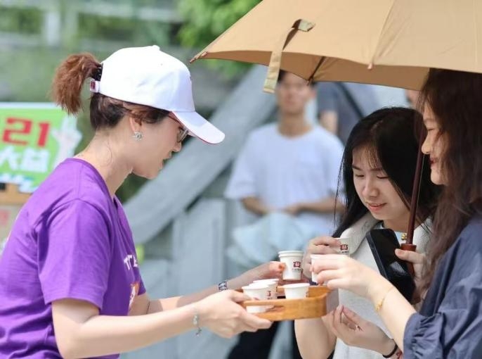 国庆小长假，来大益专营店赴一场金针白莲的茶约