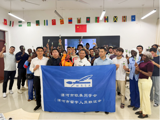 一团“泥”敲开国际大门｜罗弗超轻粘土搭建中外文化交流之桥